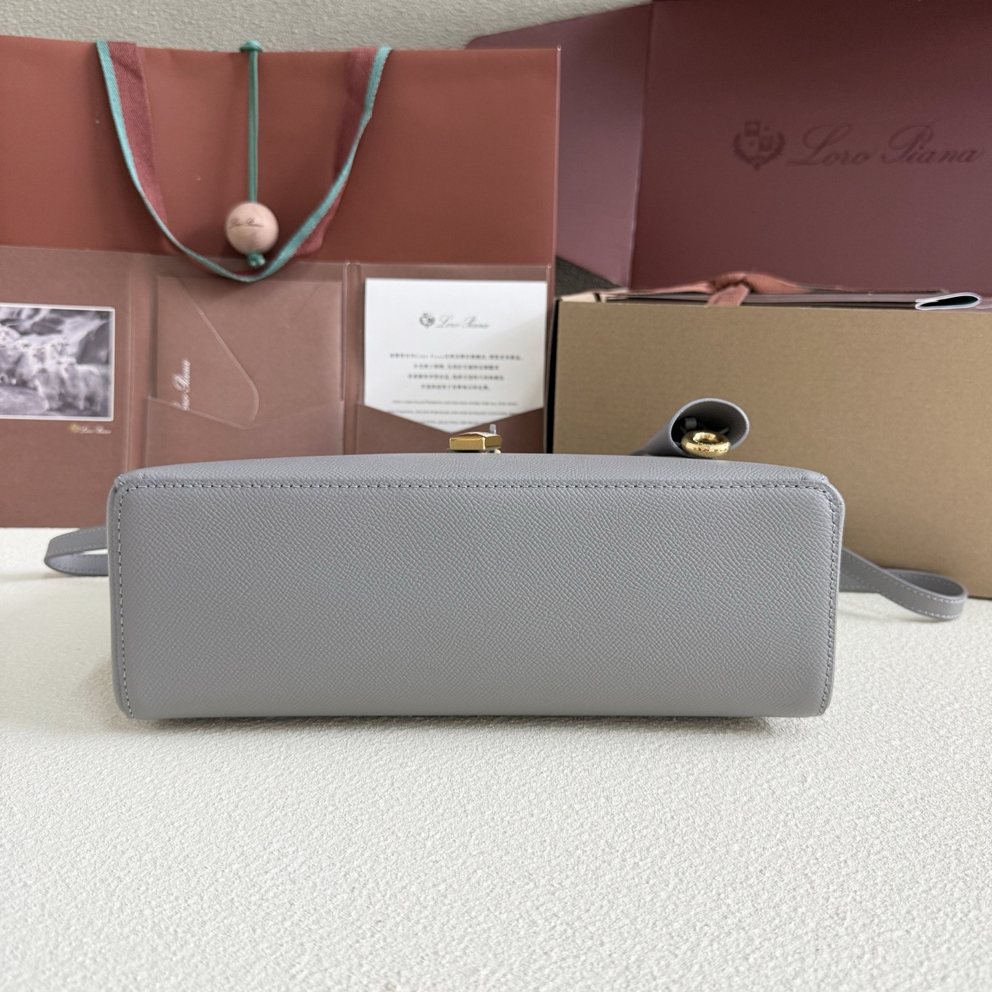 L**o p*ana extra pocket l27 calfskin 16x27x10cm